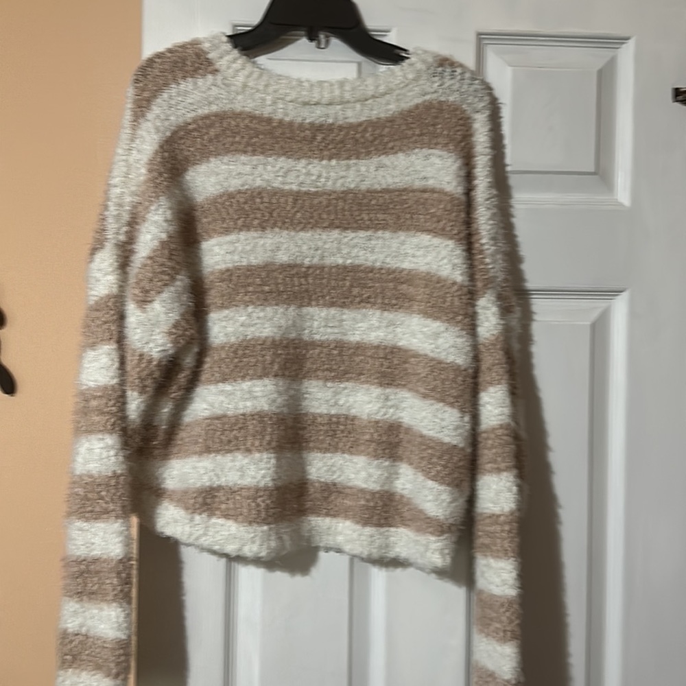 sweater - Picture 5 of 7